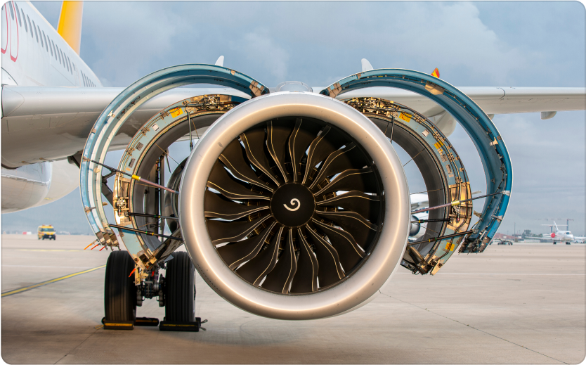 The image shows the engine of an aircraft, and represents the standardization of processes for the aerospace and defense sector with iObeya.